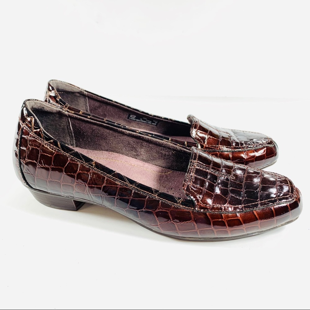 Clark’s Loafer Crocodile Embossed Patent Leather - Picture 2 of 6